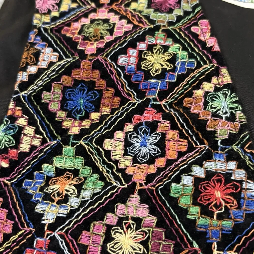 Anter Fashion Embroidered Vest Womens Medium Boho‎ Folk Geometric Rainbow Black